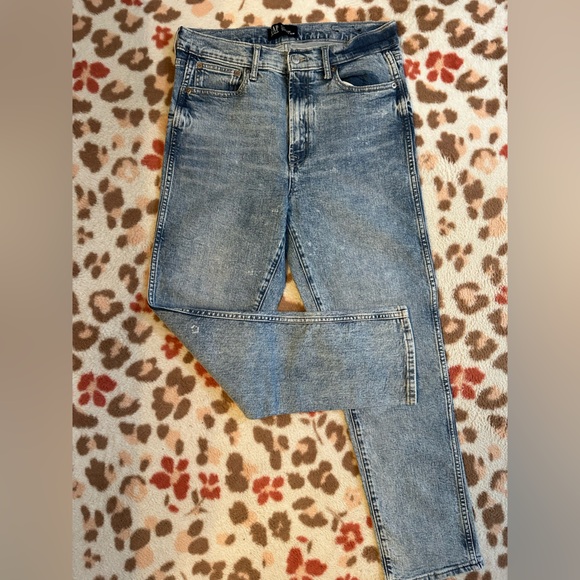 GAP Light Wash Denim Jeans - Picture 2 of 7